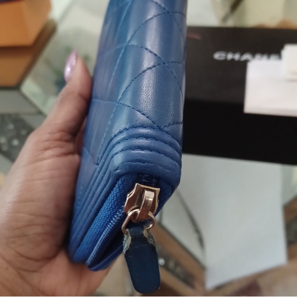 CHANEL Zip Wallet. EUC - Picture 13 of 13